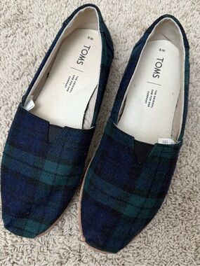TOMS Green & Navy Plaid Slip-On Flats